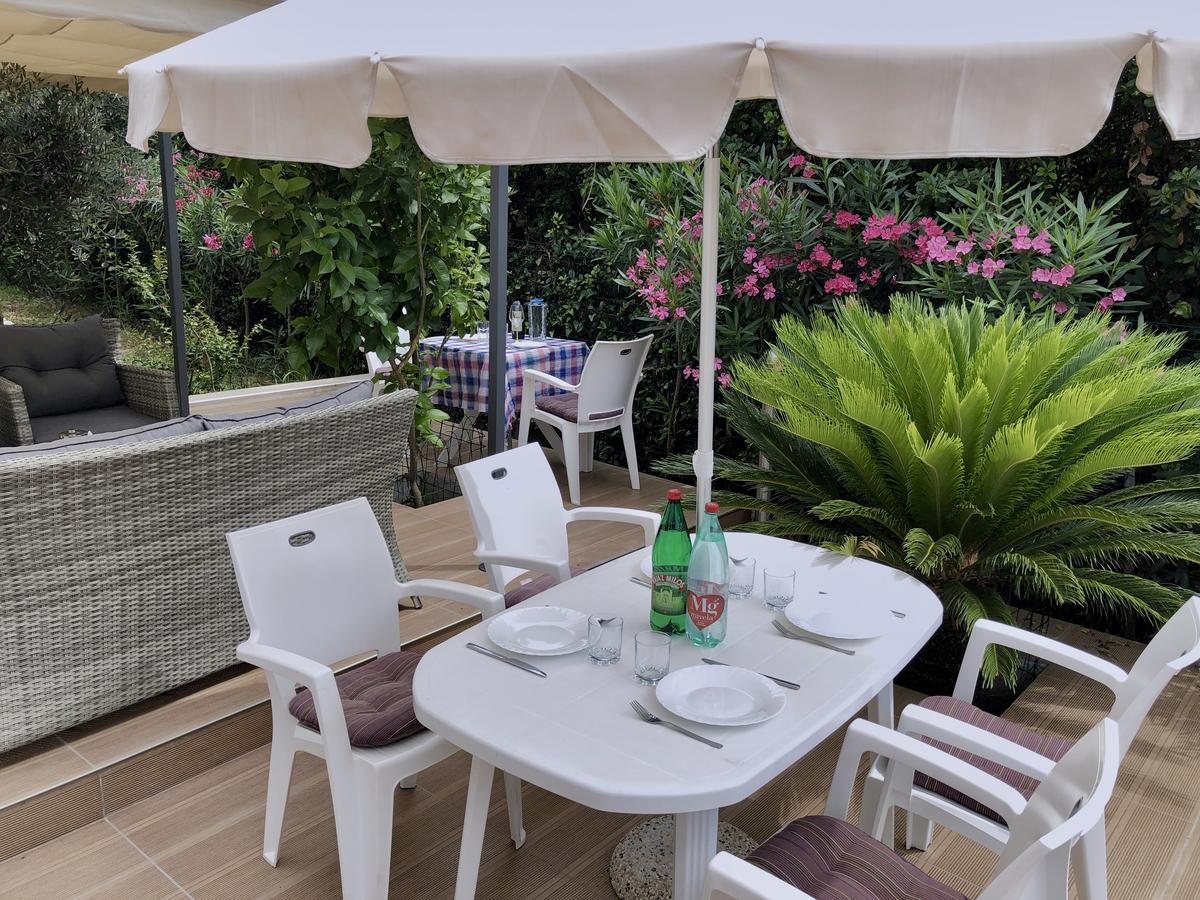 Axenia Hotel Utjeha-Bušat Eksteriør billede